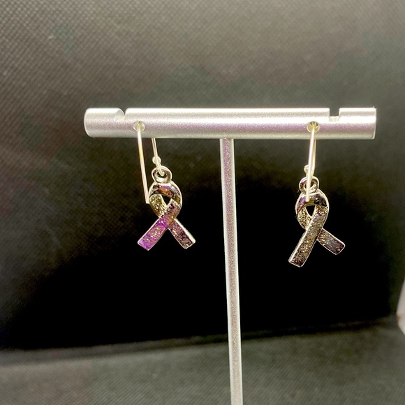 🔴 Breast Cancer Awareness Pink Ribbon Earrings - Picture 3 of 4